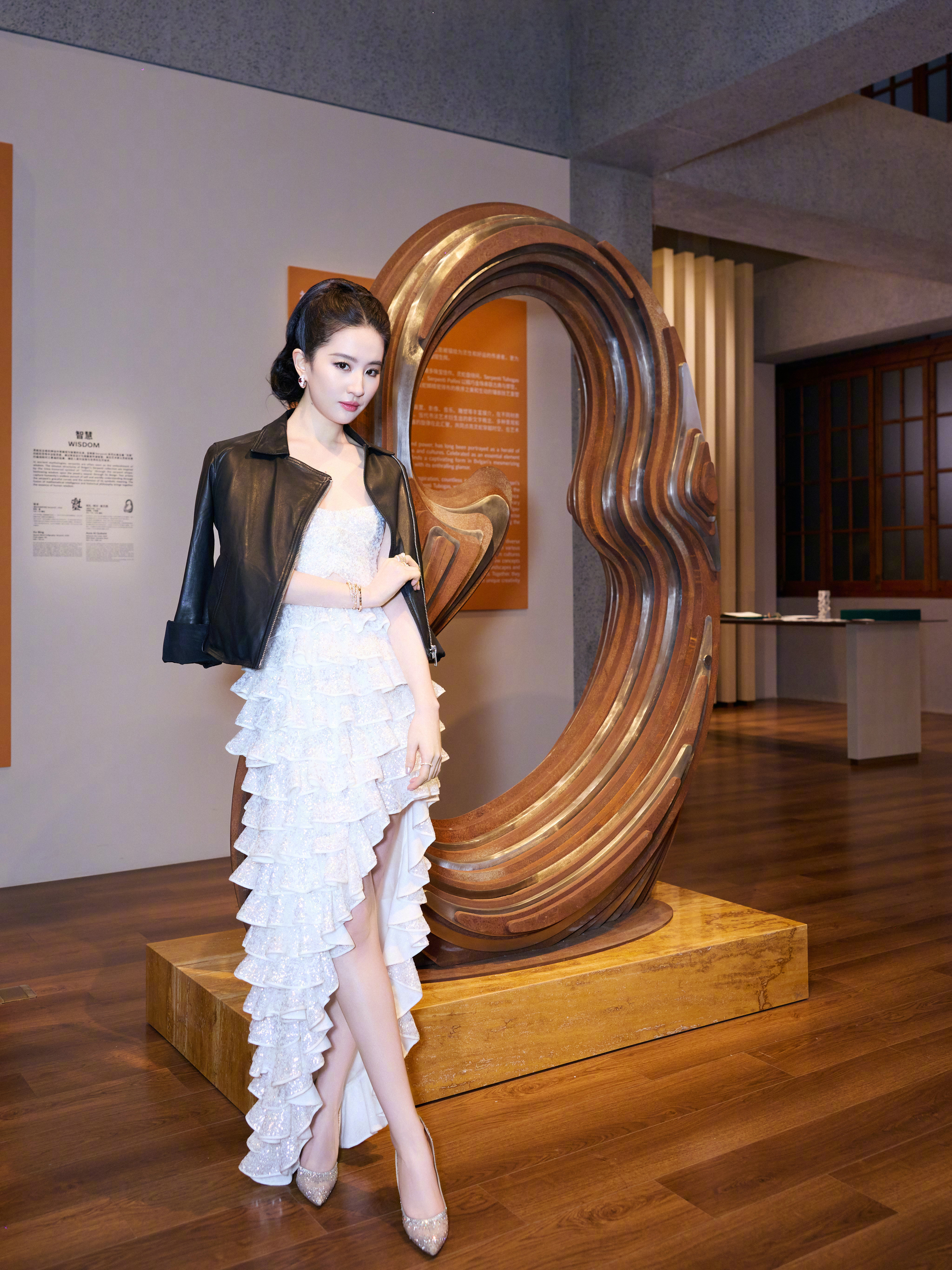 出席宝格丽“SERPENTI INFINITO“灵蛇生生不已”蛇年特展开幕盛典的