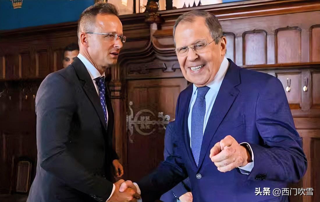 《华盛顿邮报》报道称匈牙利外长西雅尔多在欧盟会议期间多次实时致电俄外长拉夫罗夫，