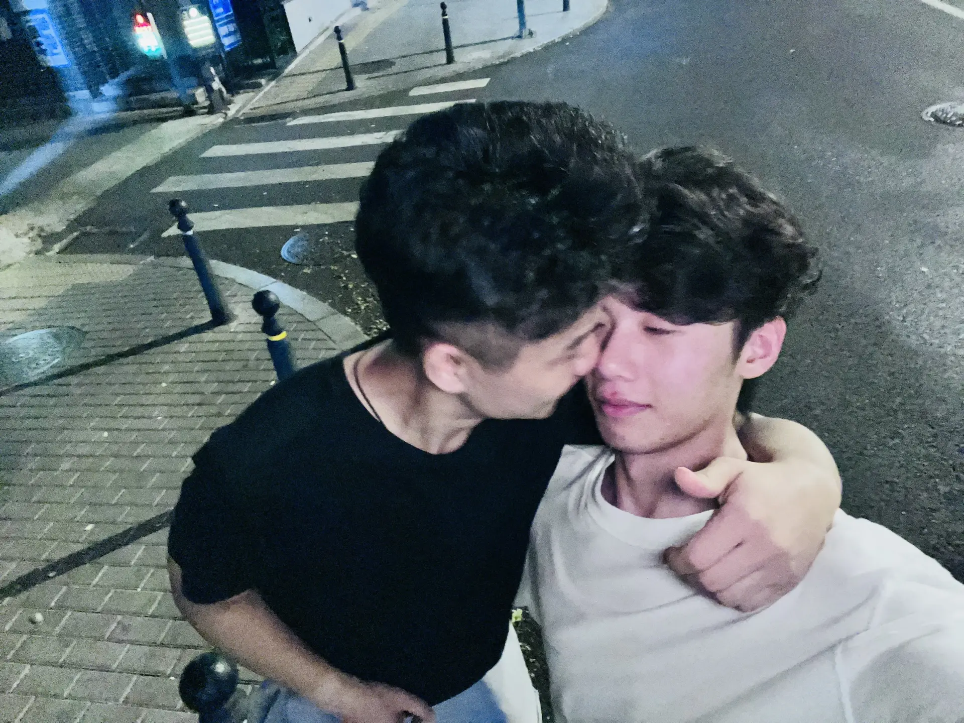 喝酒和被爱是变成小孩的两种方式。可我没有被爱 我也不太能喝