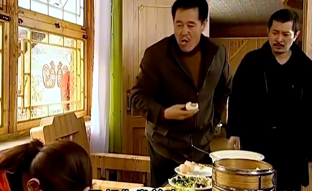 文章标题：白嘉轩和儿子赌气

白嘉轩跟儿子赌上气了，饥荒年代硬是不肯松口，结果把