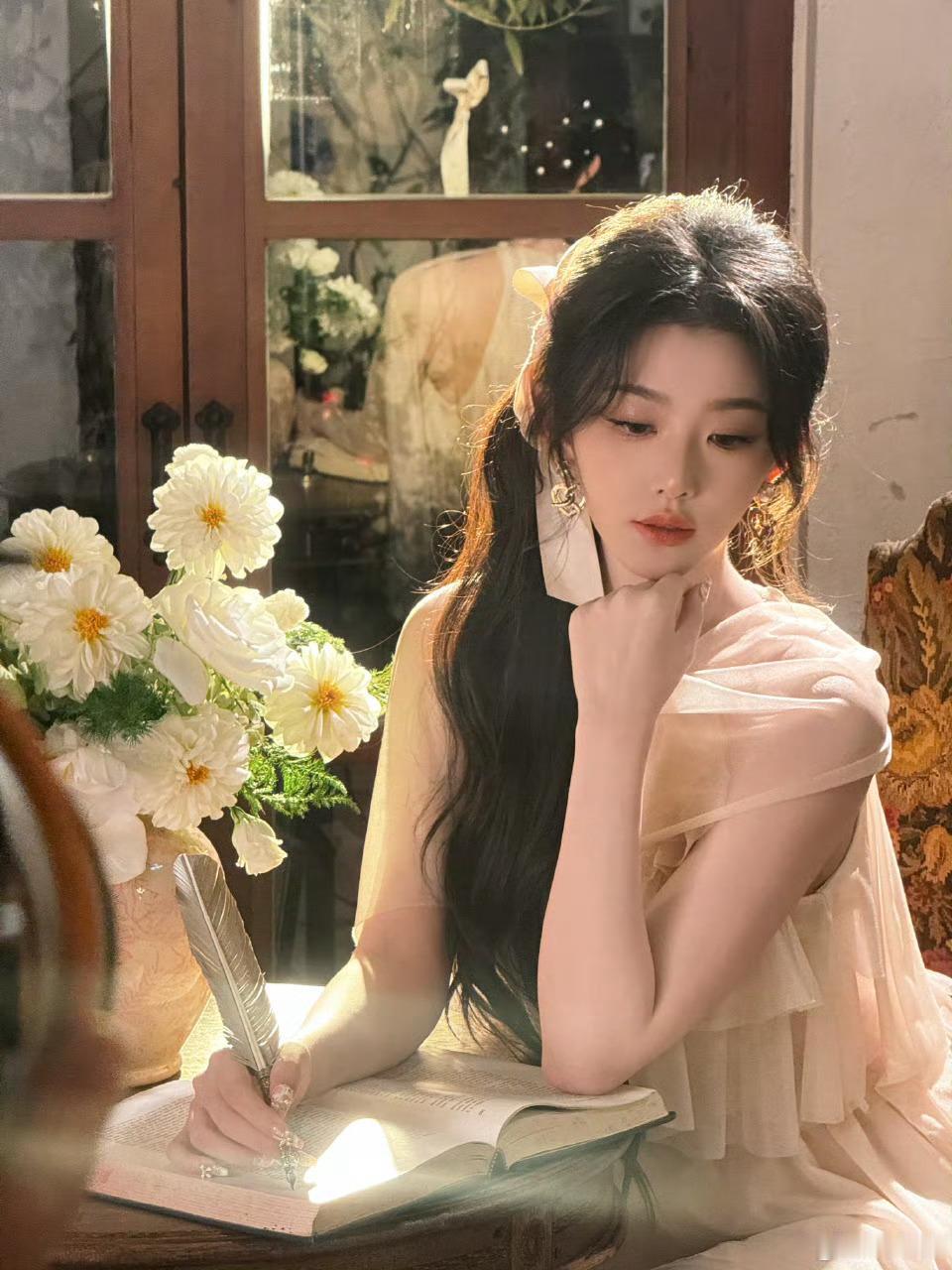 你的气质里，
藏着你读过的书和走过的路。