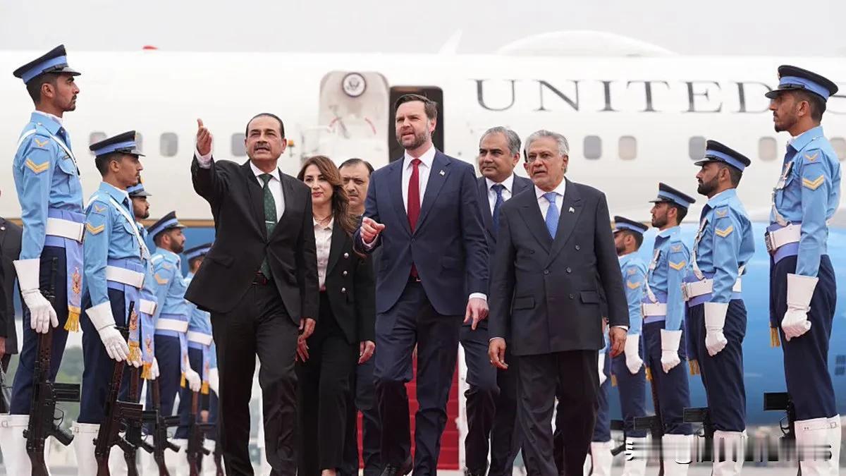 🚨🇺🇸🇮🇷🇵🇰 美国和伊朗的第二轮磋商将于周一在伊斯兰堡举行。
