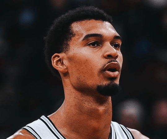 马刺伤病报告：文班亚马、瓦塞尔缺席今日比赛