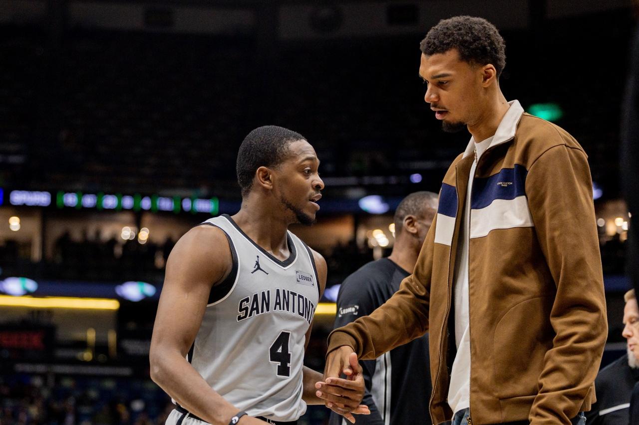 太年轻！马刺与53万巨额奖金失之交臂！

马刺本有很大的概率在NBA杯决赛中战胜