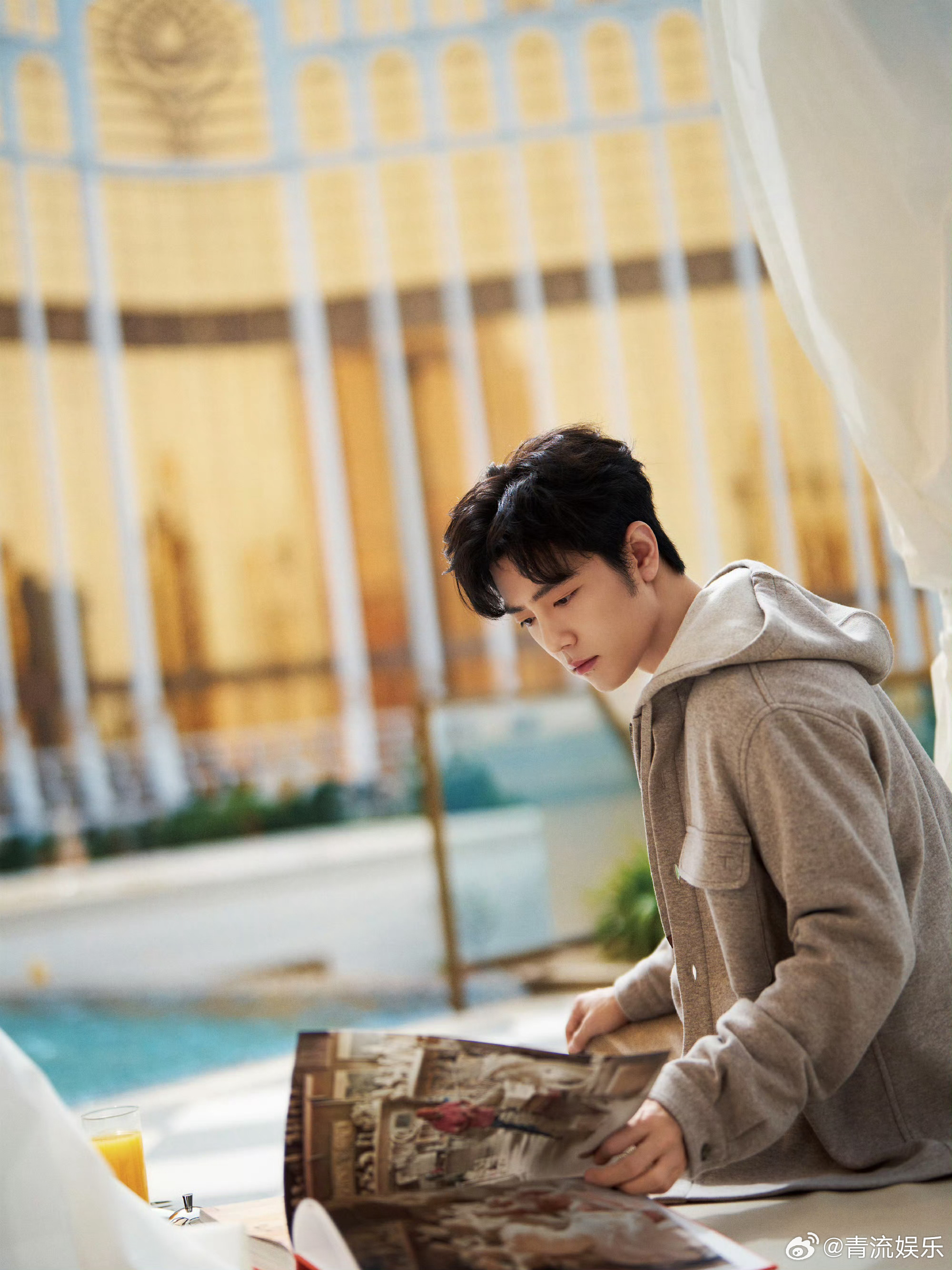 肖战工作室出图肖战工作室出图🈶今日品牌活动，又帅又温柔的暖男战战 肖战现场人气