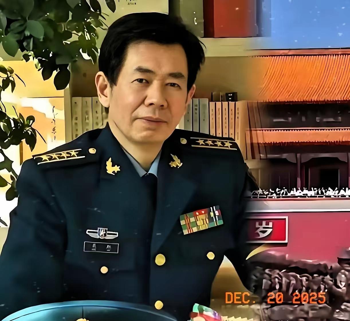 戴旭大校看着新下水的航母，心里大概有些话不吐不快。

装备更新得快，大家容易只盯