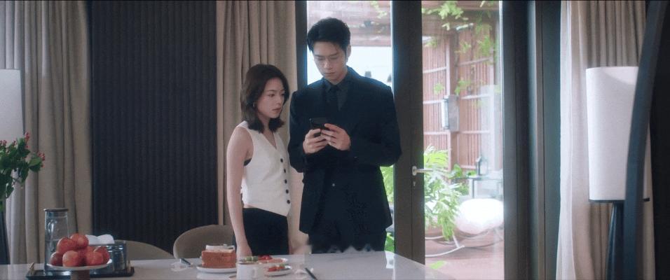 无可替代职员岗位被AI取代后跳楼 真的很少见职场剧敢直面AI职场内卷的内核，没有
