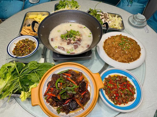 重庆合川与我的家乡重庆潼南相邻，吃“刨猪汤”是我们那个地方的习俗。
我小时候在家