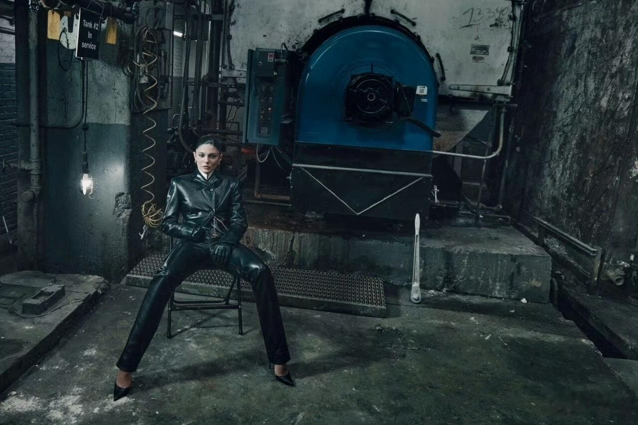 Monica Barbaro 摄影 Norman Jean Roy  Vogue