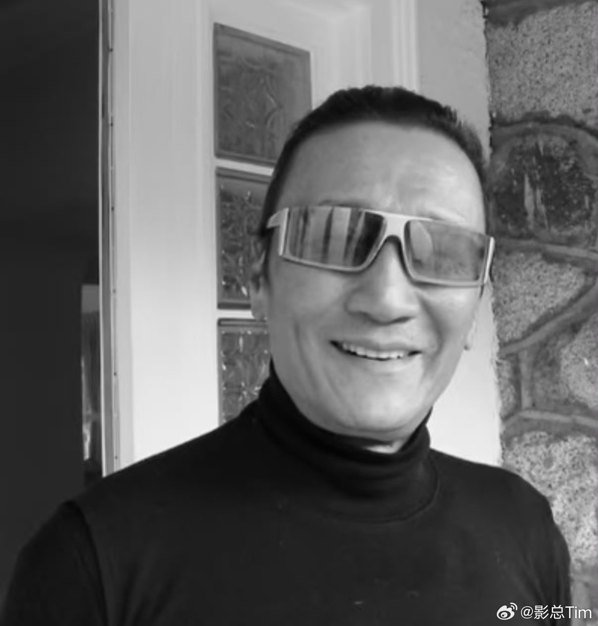 一代传奇谢幕。谢贤先生一路走好，经典永远留在银幕上。谢贤去世