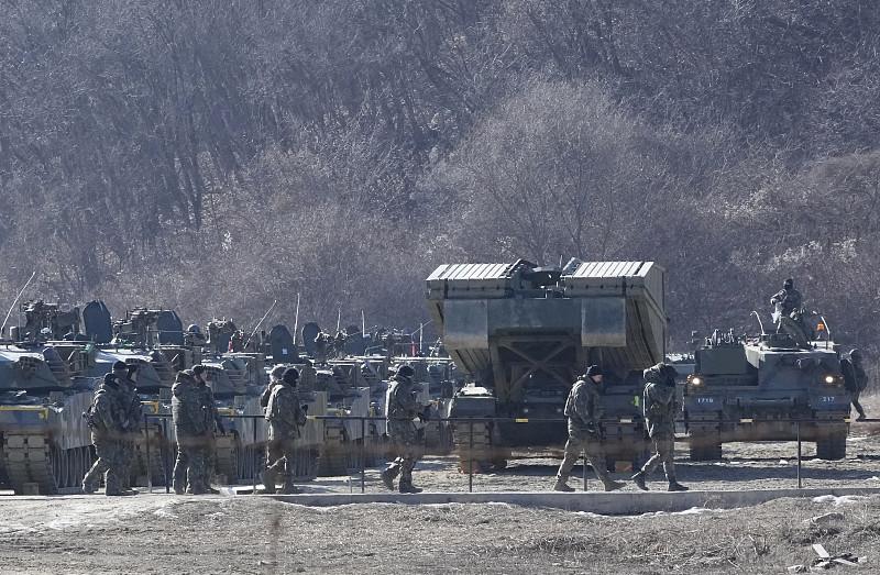 韩军首次确认朝军地雷是人为埋设 韩军这次首次确认朝军地雷是人为埋设，直接把之前的