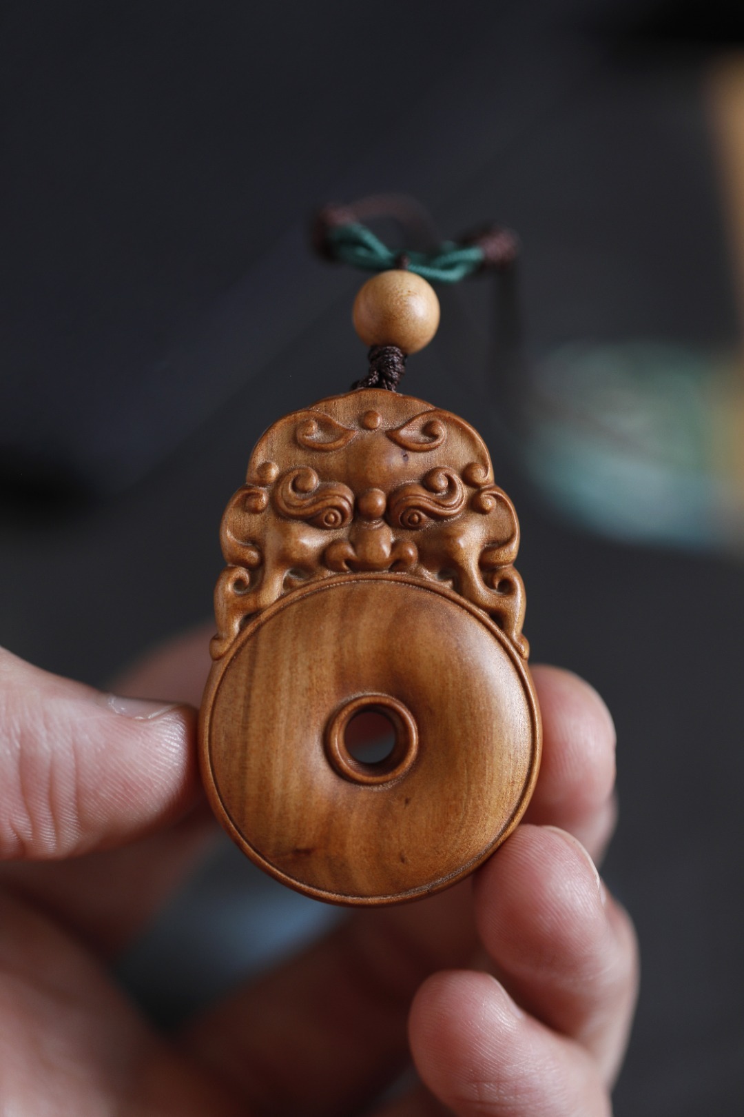 老山檀香 | 瑞狮平安扣 挂链瑞狮辟邪，诸事平安！老山檀香天然香气怡人，方寸之间