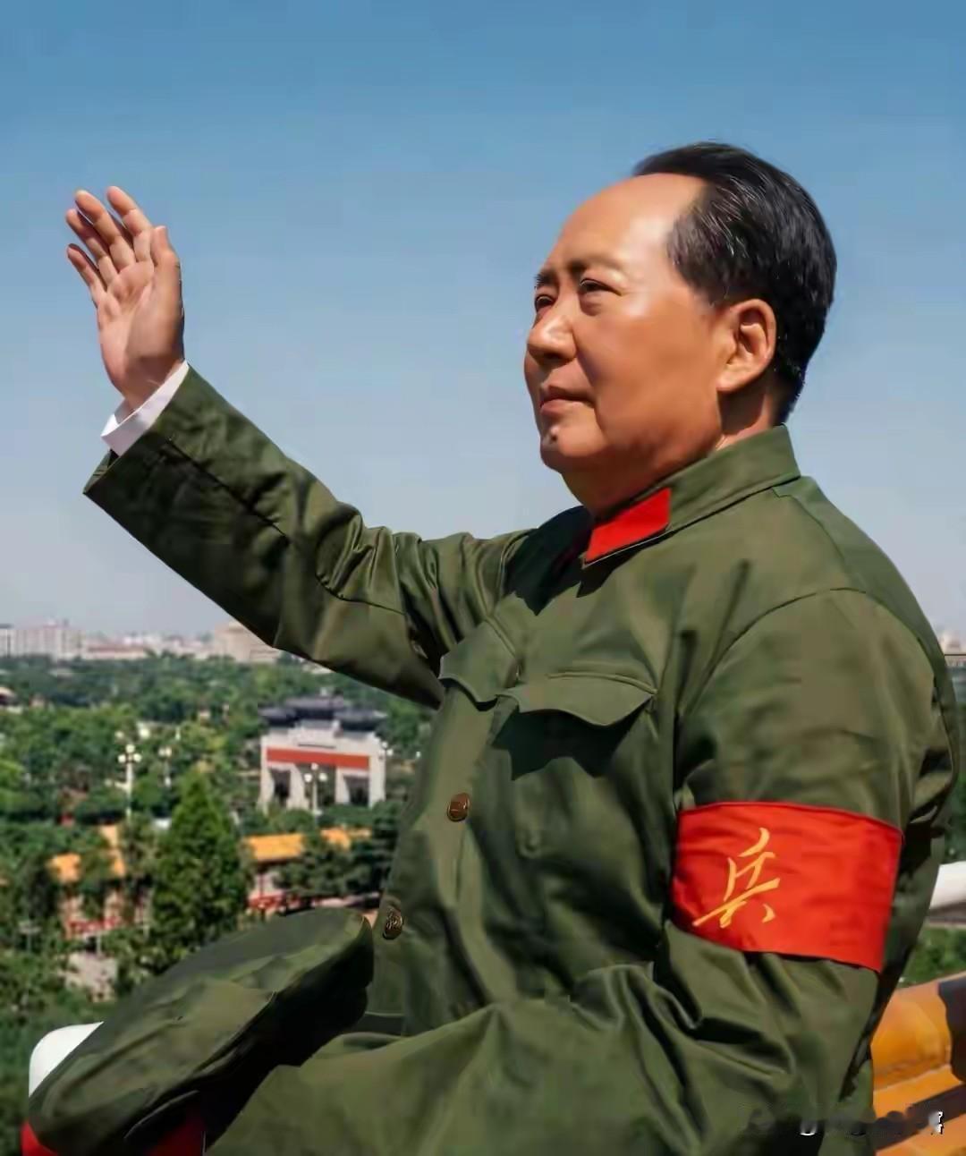 毛主席一次次挥手的画面定格成时代印记。这只手向人民致意、向青年问好，承载着对百姓