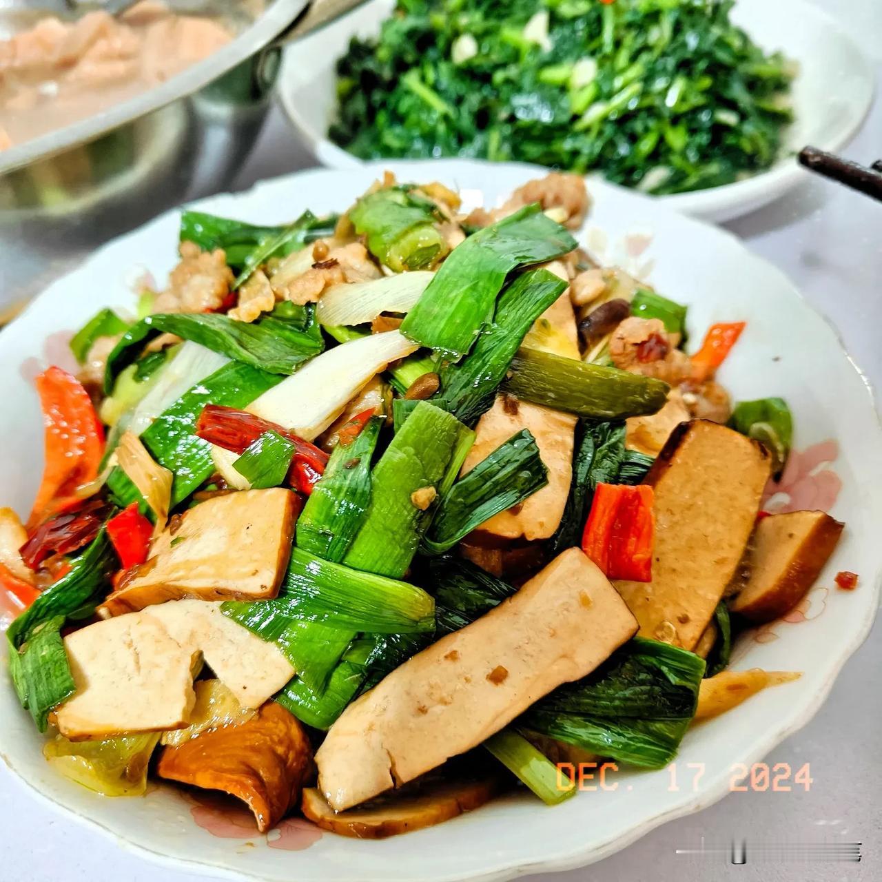 传统观念里，厨房常被视为女人的领地，男人下厨好像不太寻常。但实际上，男人做饭一点