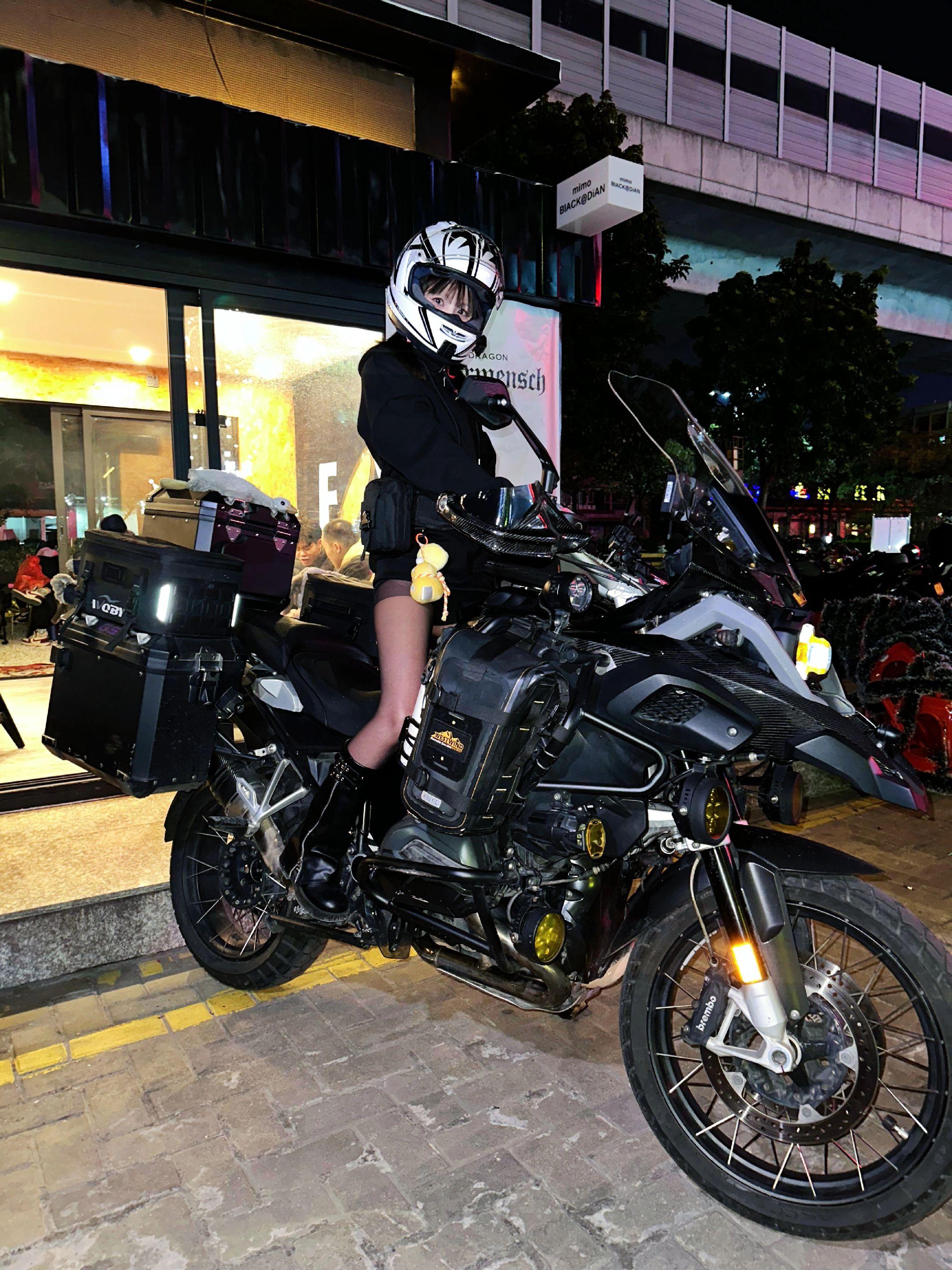 来来来 给大家看看我朋友们的车车