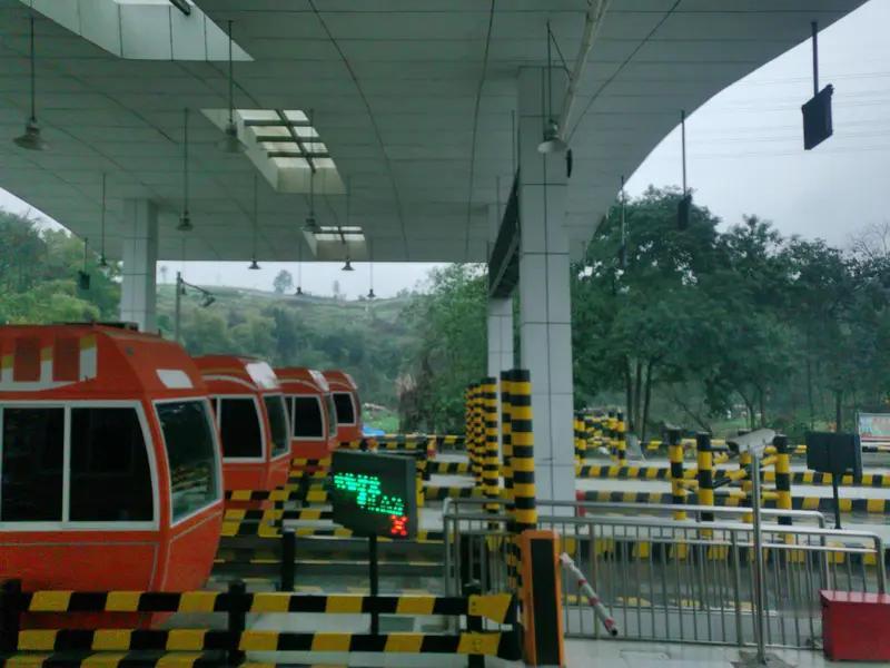 2026年2月21日15时20分，保山往大理方向杭瑞高速跃进服务区入口关闭。
 