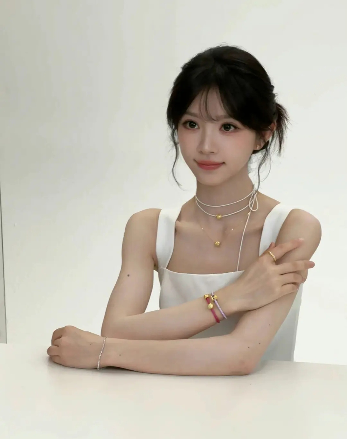 金鹤龙把田曦薇化成女神了，好喜欢。 