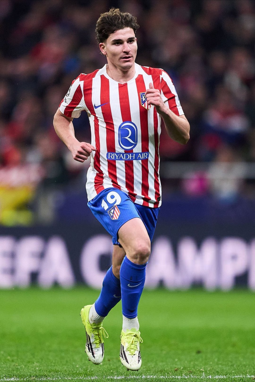 世体： 巴塞罗那为朱利安·阿尔瓦雷斯的转会设定了上限：仅为 1 亿欧元，其中包括