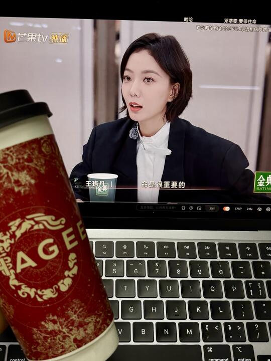 喝到了王珞丹请的奶茶