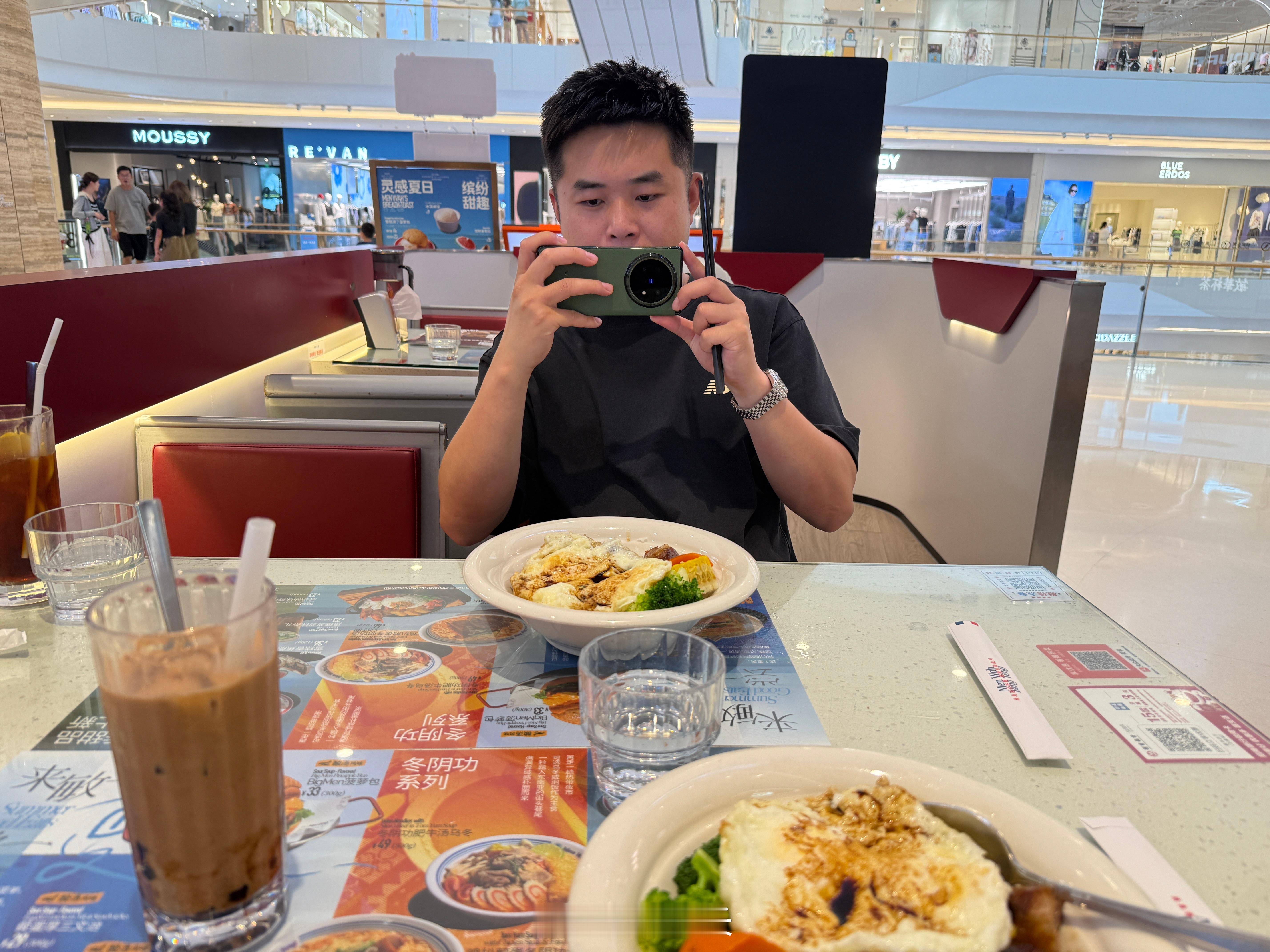 广东人带宁波人在上海吃港式茶餐厅[跪了]我也不知道我们咋想的 ​​​