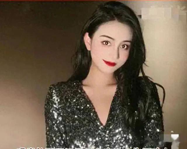 作为社会的一个缩影，舞台背后的光影娱乐圈频繁呈现的不仅仅是明星们闪耀的舞台光环，