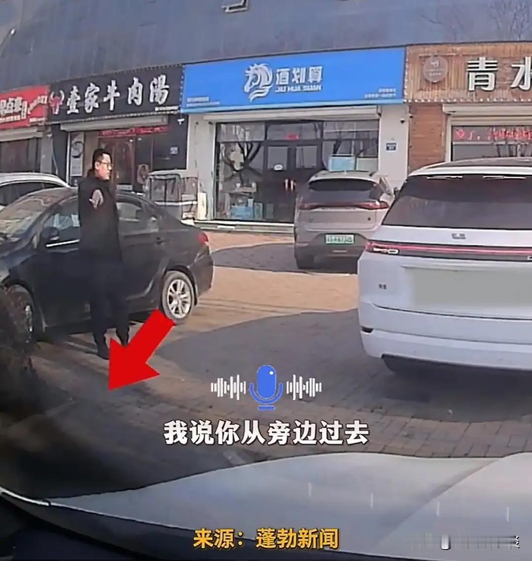 河北一女司机因倒车狂扇男司机耳光后续，后悔报警，拒不配合。
这起“倒车被打事件”