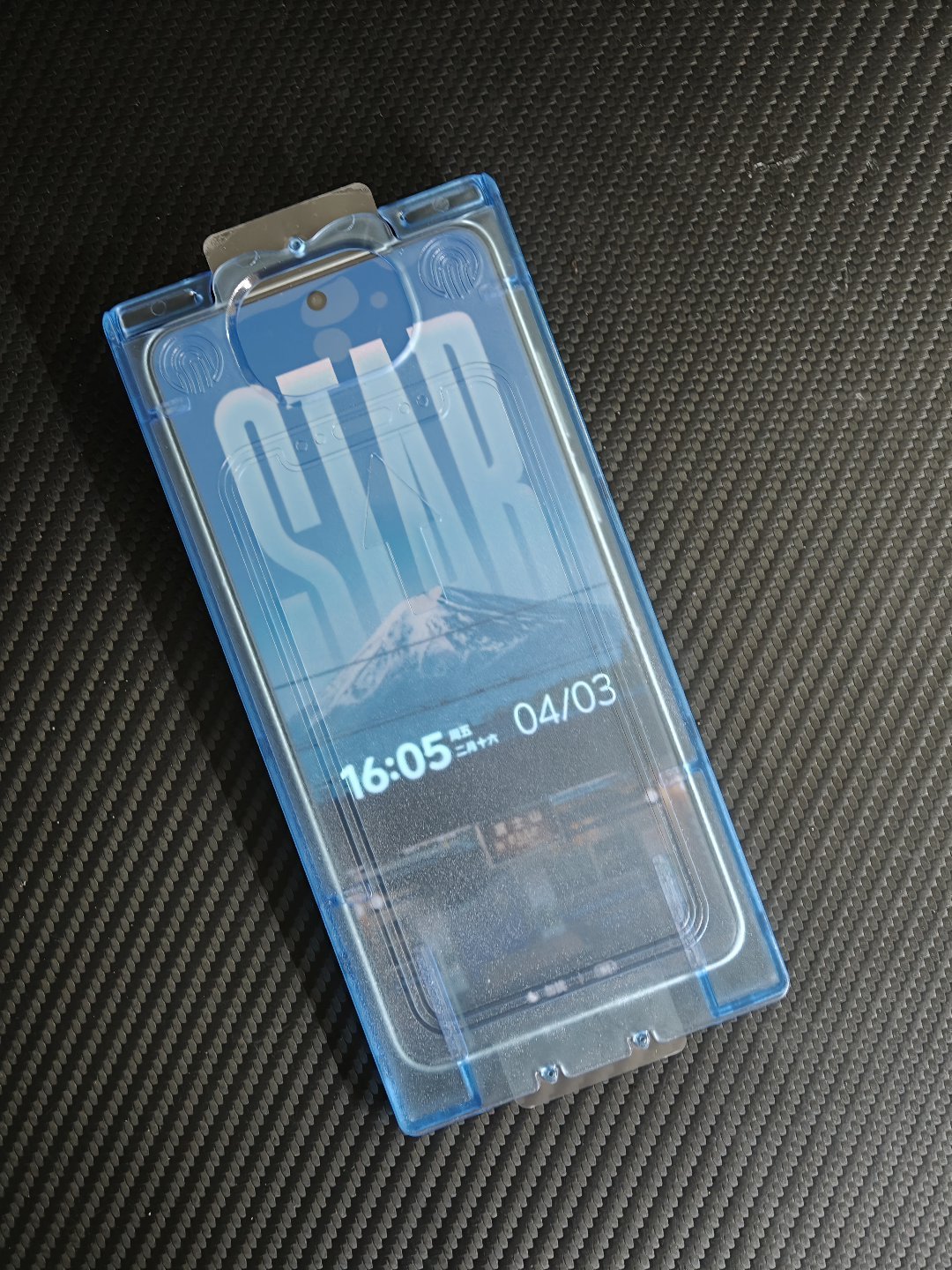 好家伙，刚拿了一张 OPPO  Find X8 Ultra  的贴膜给 vivo