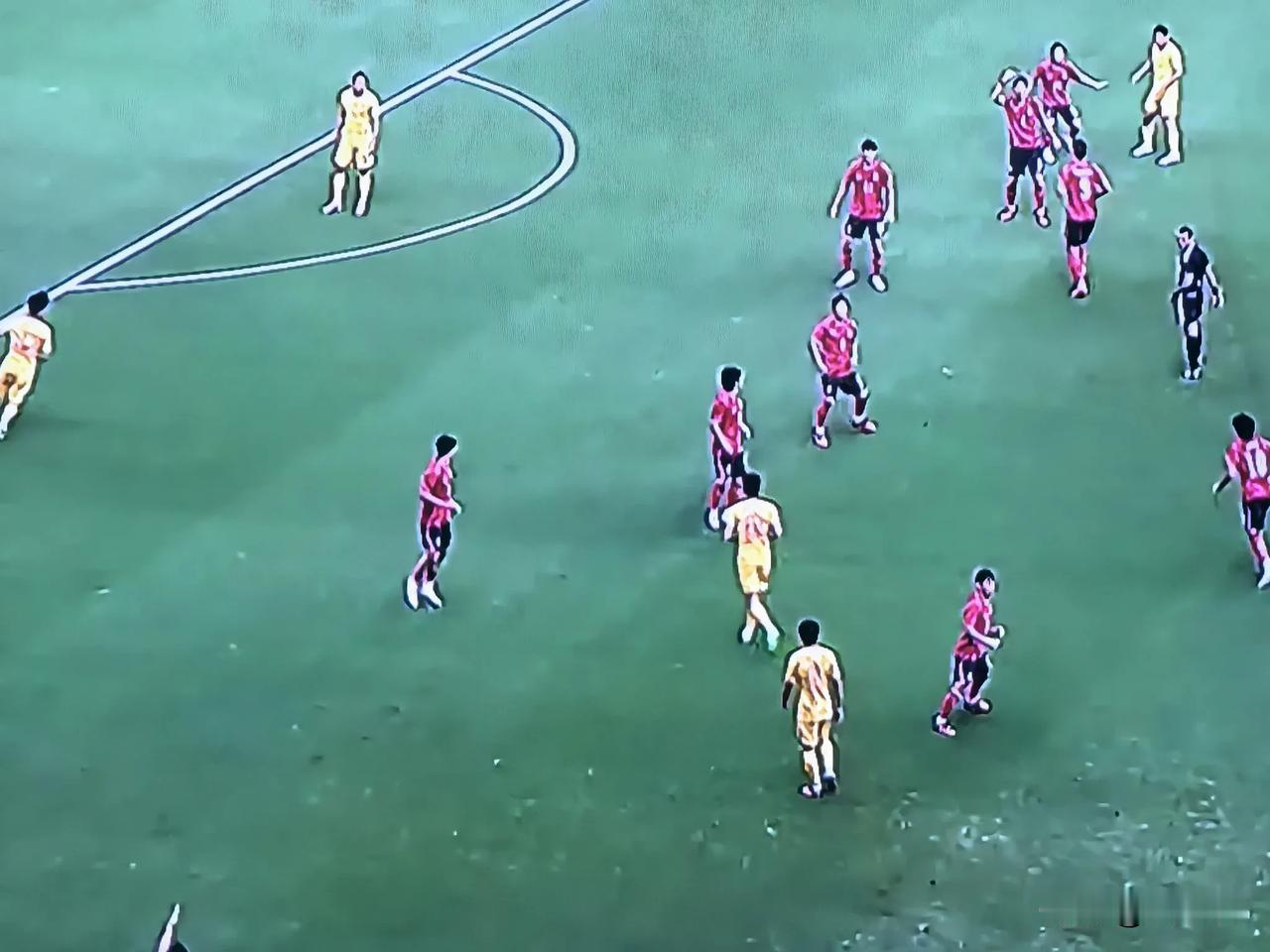 亚运会U23国足VS韩国半决赛上半场国足1-0韩国队。开场1分37秒国足张玉宁有