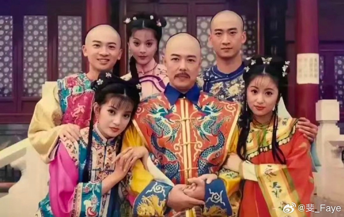一身正气皇阿玛现实生活中，张铁林也是非常好的人。当时，他得知有客人得了癌症，希望