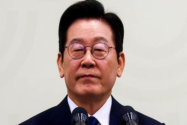 韩国的李在明，刚刚对着朝鲜那边，隔空喊了一句话。他先是给足了面子，说，我们不动你