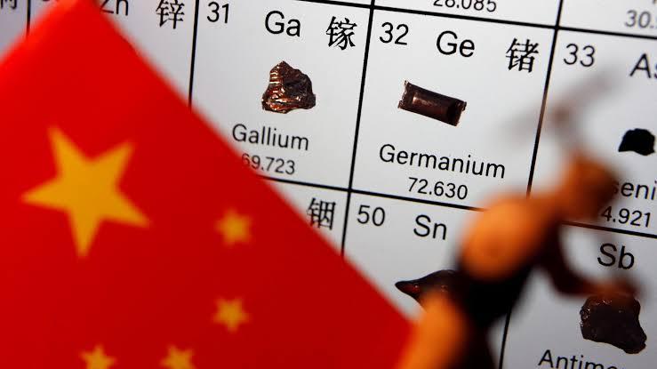 管制3年，镓锗价格暴涨10倍。西方砸钱找替代，却发现绕不开中国。
中国对镓、锗实