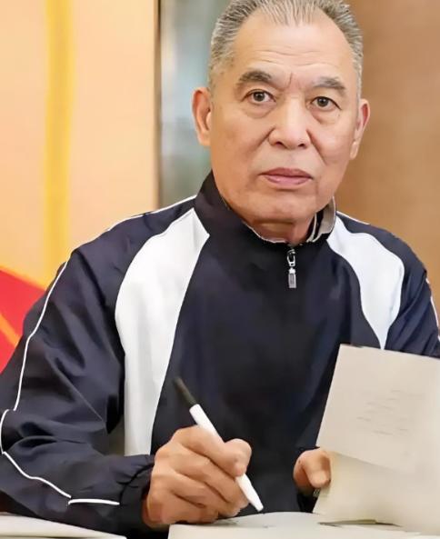 著名作家梁晓声的小姨20多岁时，未婚怀孕，誓死不说孩子的父亲是谁，最后被开除，生