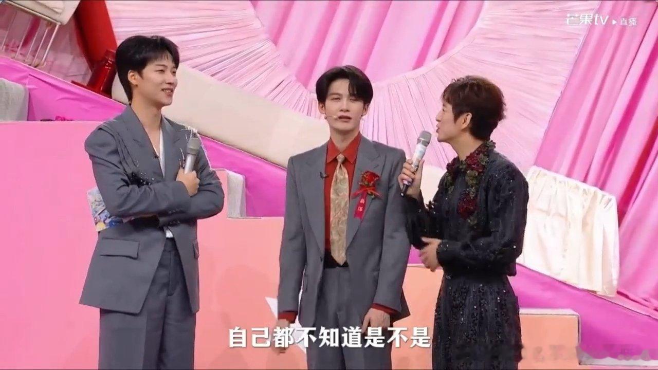 檀健次穿最漂亮的衣服干最狼狈的事儿 檀健次真的是个神奇的存在，穿着最帅的衣服干着