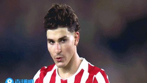 主场被灌2个，巴萨这回悬了。
 

欧冠1/4决赛，巴萨在诺坎普0-2输给了马德