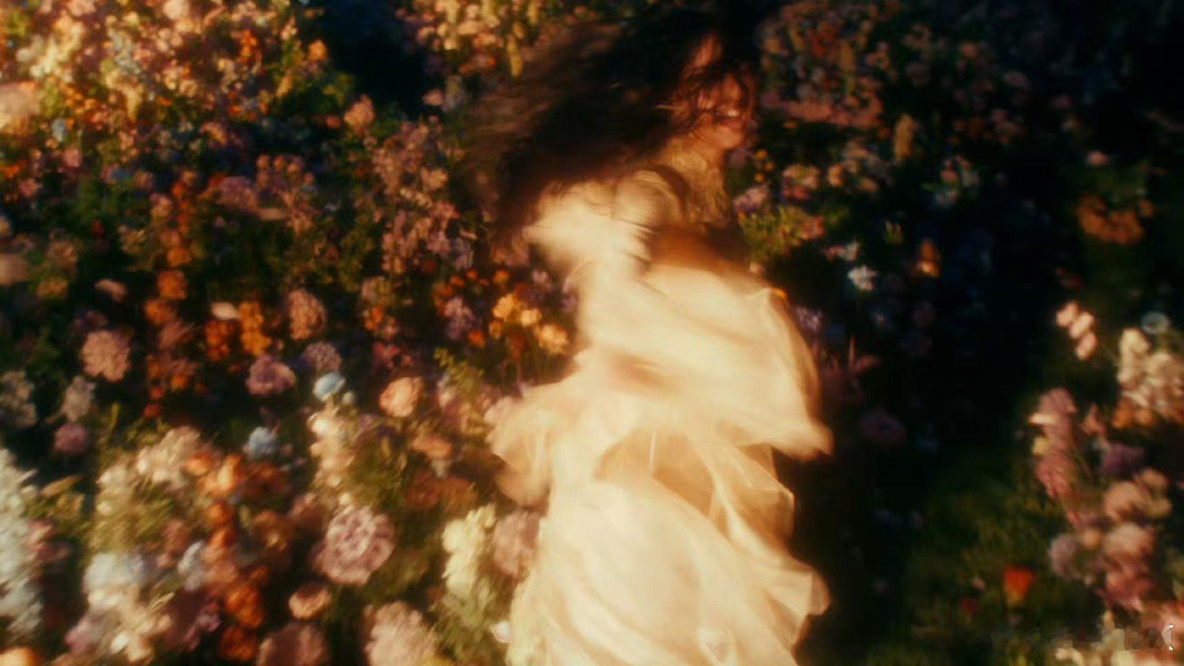 单依纯新歌预告 哇，听单依纯新歌预告，那空灵嗓音直接击中我心！歌声感染力超强，短