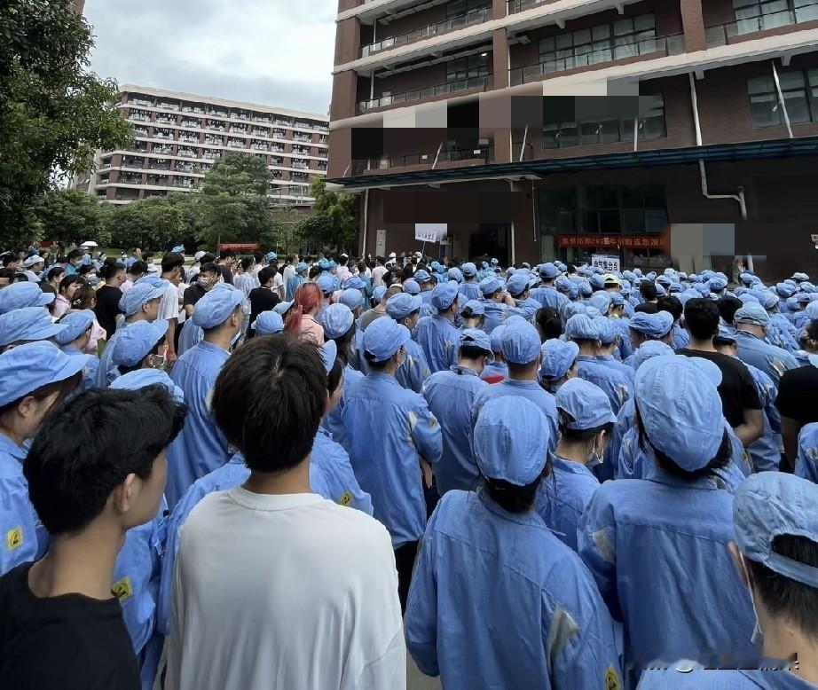 工厂上班真的只能临时过渡一下，长期两点一线的上班，累不说，感觉失去了一切，真的会