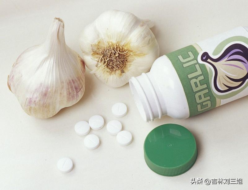 吃大蒜为什么能降血压? 吃大蒜为什么能降血压? 早前刷到不少人说吃大蒜能降血压，
