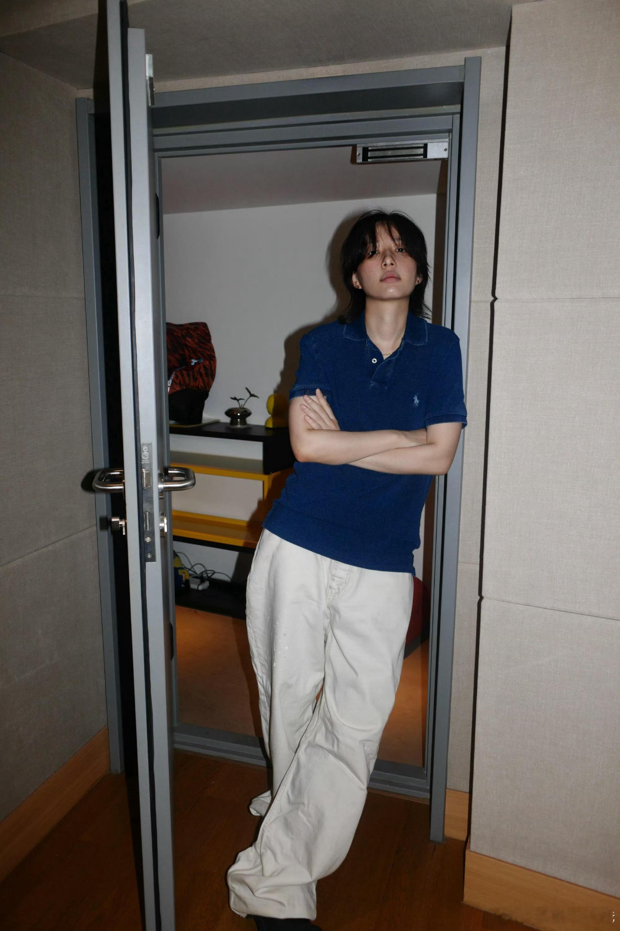 受不了李斯丹妮的眼神 看过李斯丹妮线下表演的人都会对她的眼神印象深刻。那不是普通