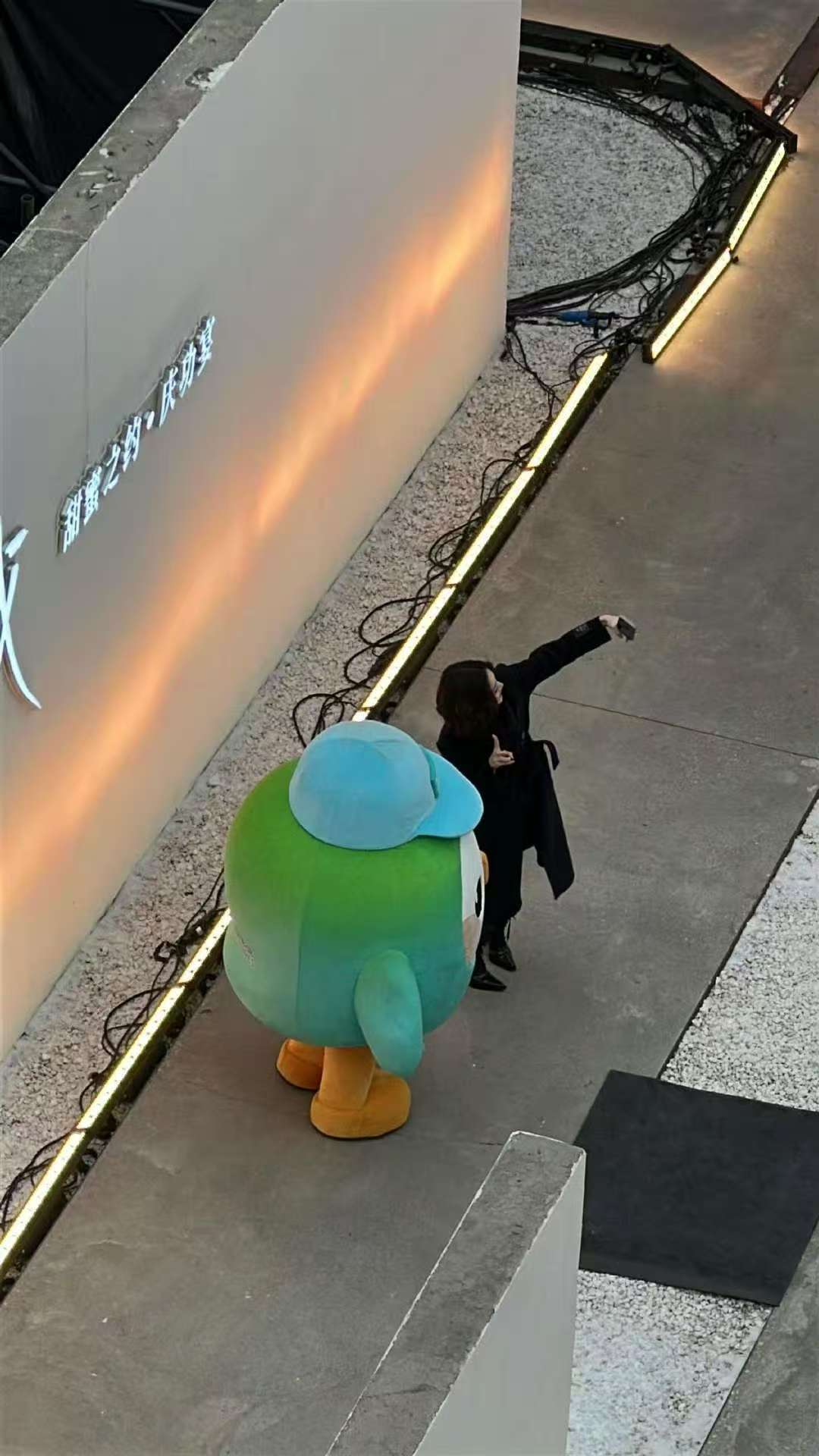 赵今麦骄阳似我庆功宴入场赵今麦骄阳似我庆功宴入场路透  太美了 杀疯了 