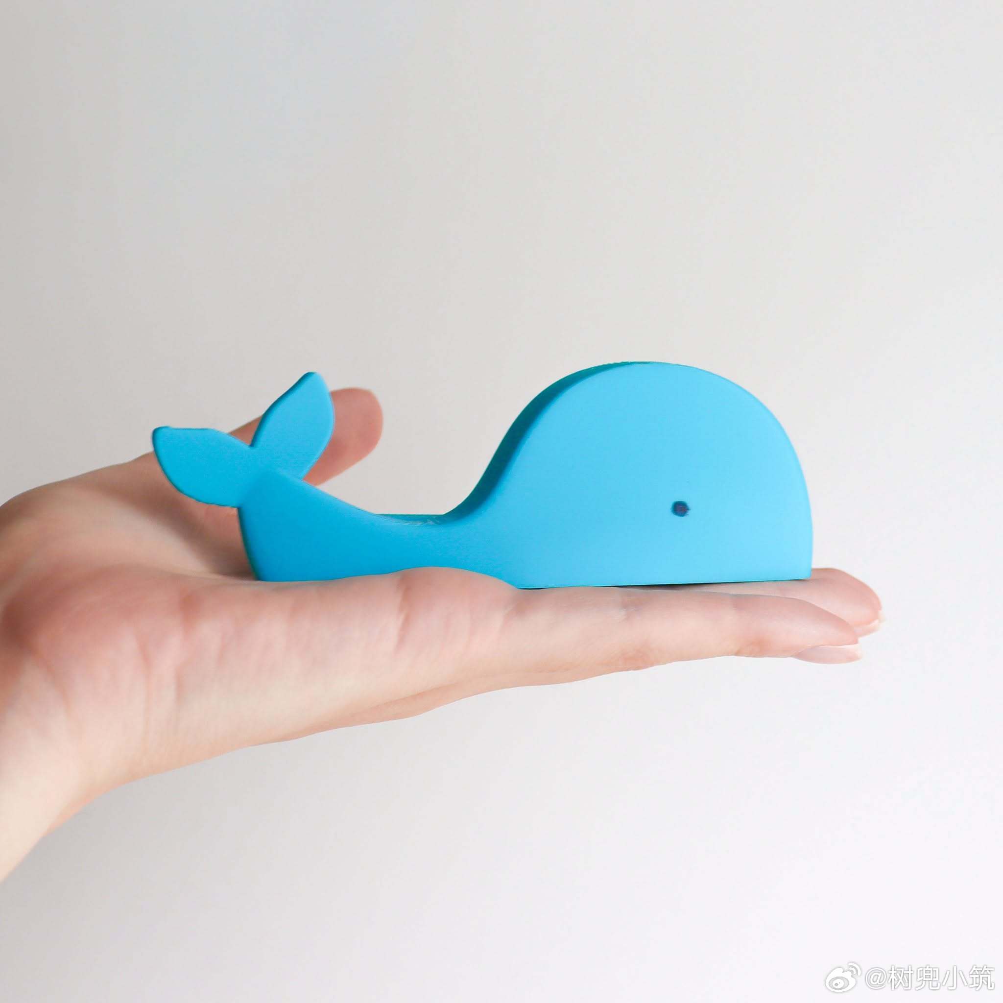 【 鲸鱼形状的面包袋夹 】夹住袋子后，就像喷水一样🐳 