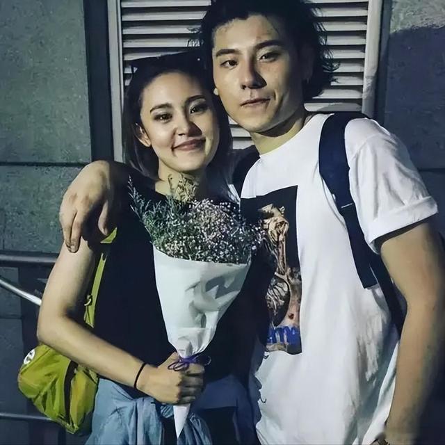 原来他们是夫妻！《重器》蒋奇明英年早婚，老婆是真旺夫 