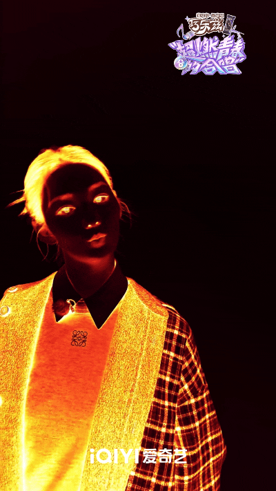 超燃青春的合唱我要验人超燃青春的合唱 光是短短几秒的表情就让人上头，嘻嘻拜拜的节