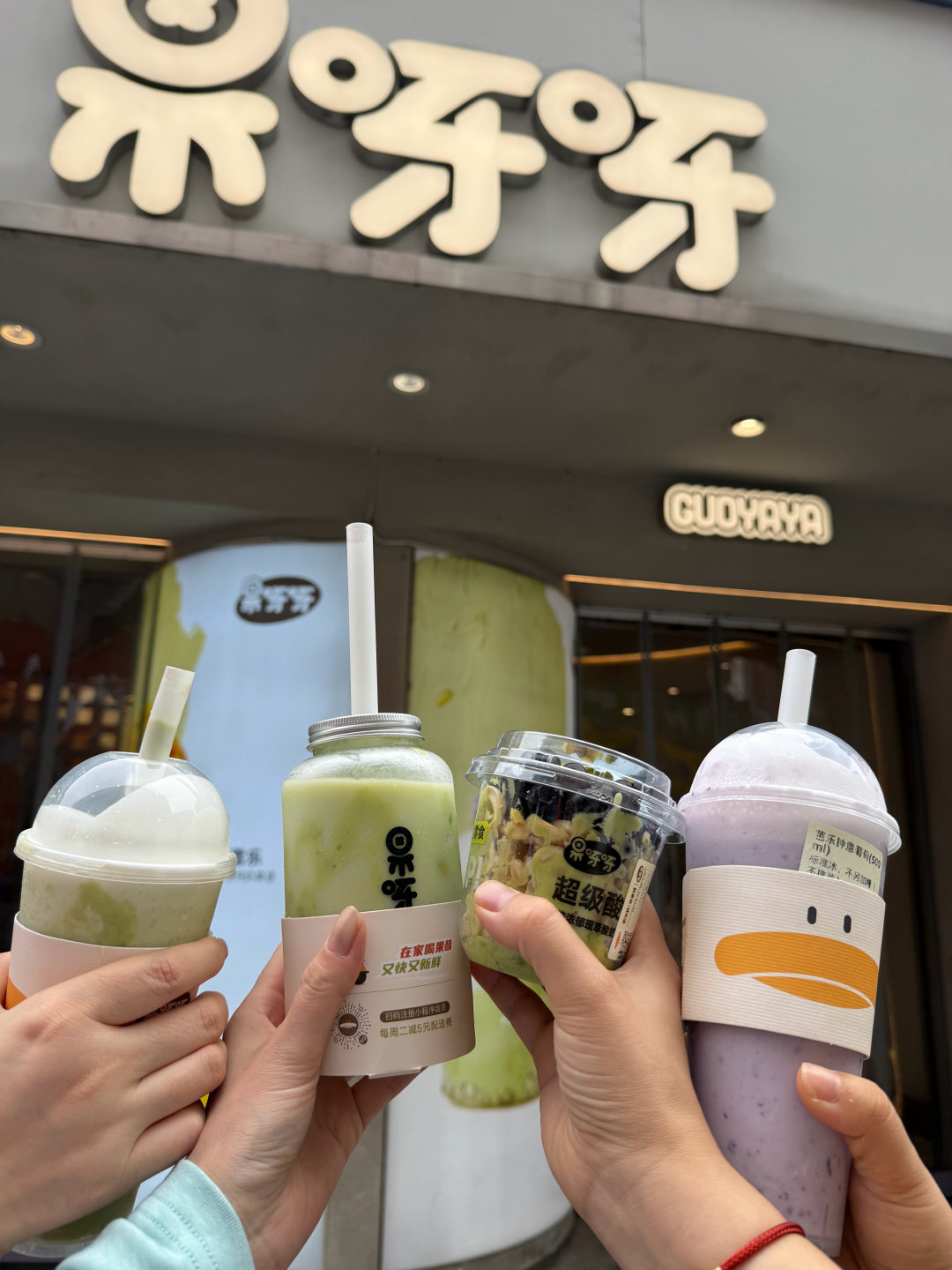 欢脱的小水母唯一一天的休假给了过生日的大学室友～吃了环境好但是难吃的漂亮饭晚餐必