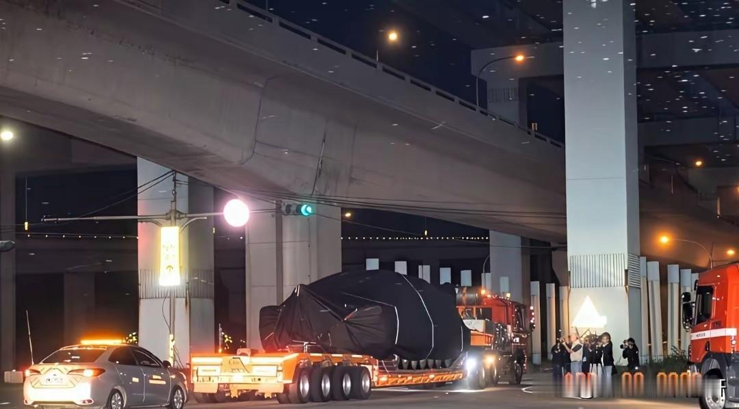 搞点垃圾还偷偷摸摸！
台军花405亿新台币，
买了108辆M1A2T坦克，
在夜