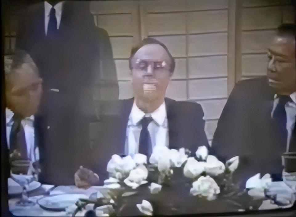 1992年，老布什在日本国宴上，为何呕吐不止？
1992年1月8日，日本举办了国