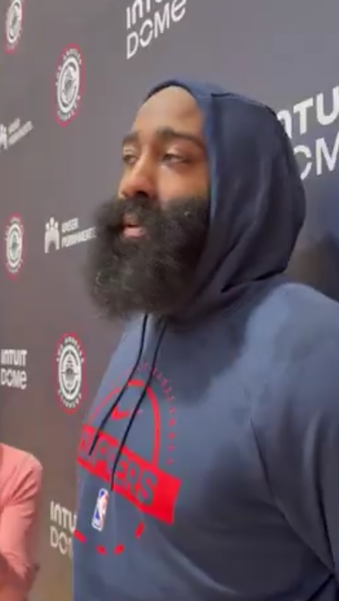哈登：“我们今年必须有一个非常好的开局。我们所在的联盟很艰难。去年，我们只是在摸