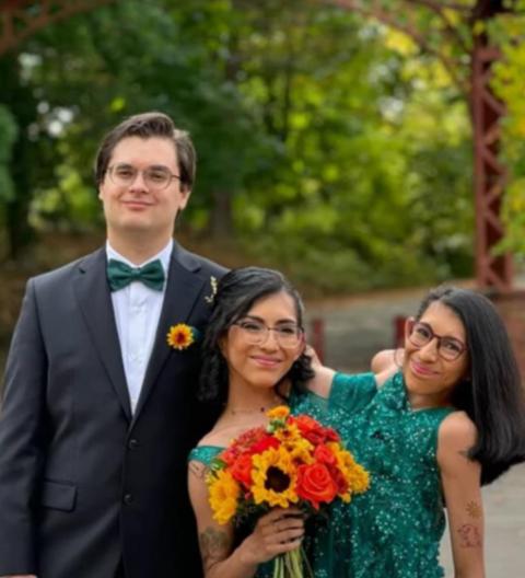 共用生殖系统的连体姐妹中的姐姐 2024 年结婚了，那姐姐同房时妹妹怎么办？

