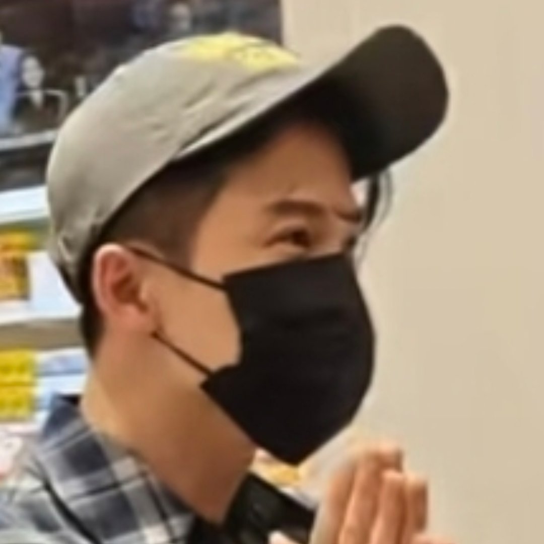 这发型，这是正经研究科研的吗 