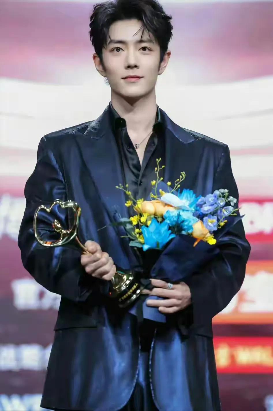 没想到
连肖战都会遇到这样的情况
他可是顶流，微博之夜这样干，没考虑粉丝们的感受