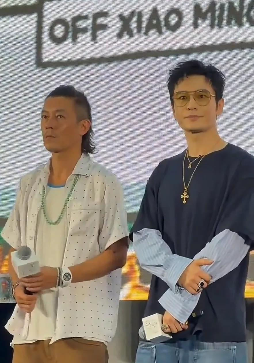 如果让他再选一次，他还是会选择当年的拍照，因为那时候的他帅的是一塌糊涂，不拍照就
